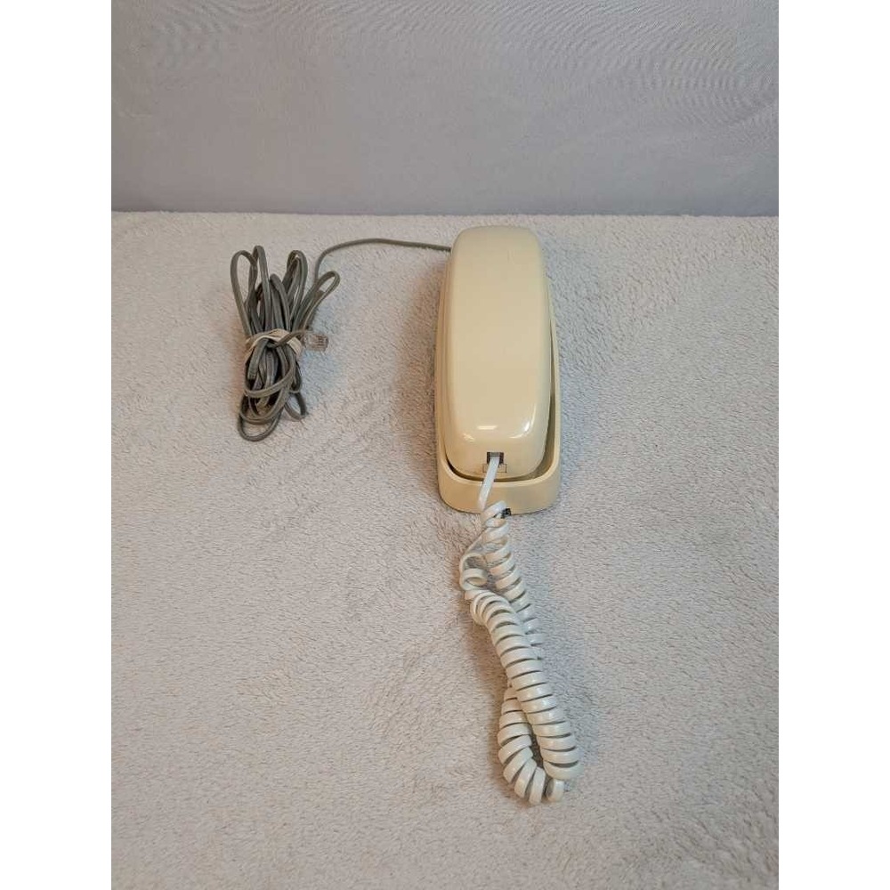Lucent Technologies Trimline 230 Corded Telephone Cream Beige Tone Dial Pad
